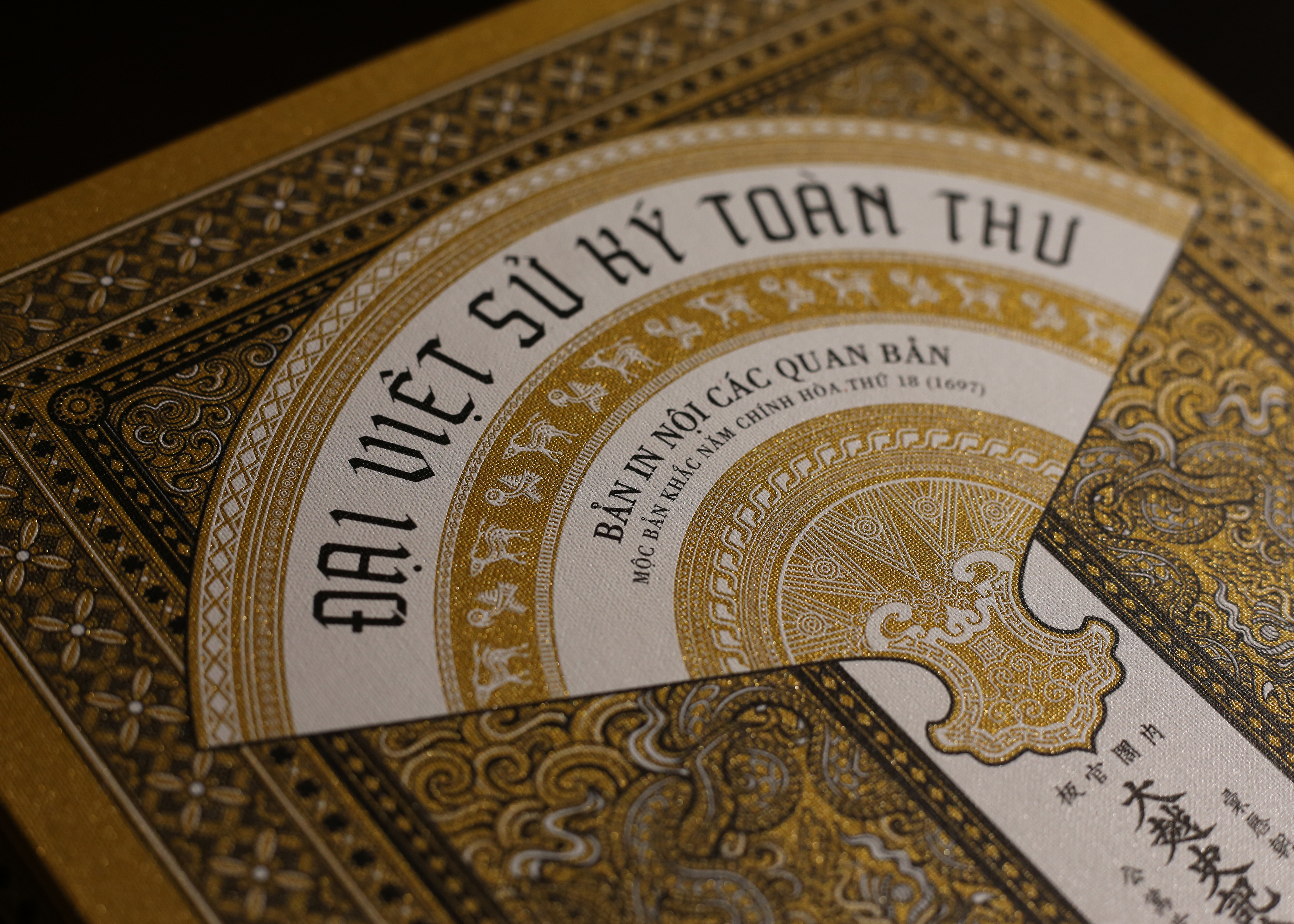 Bộ Combo Đại Việt Sử Ký Toàn Thư (Bộ 2 Quyển) - Ấn Bản Giới Hạn - Bìa Buckram + Hộp Sách Đông A - Màu Nâu Đỏ - Ảnh 8