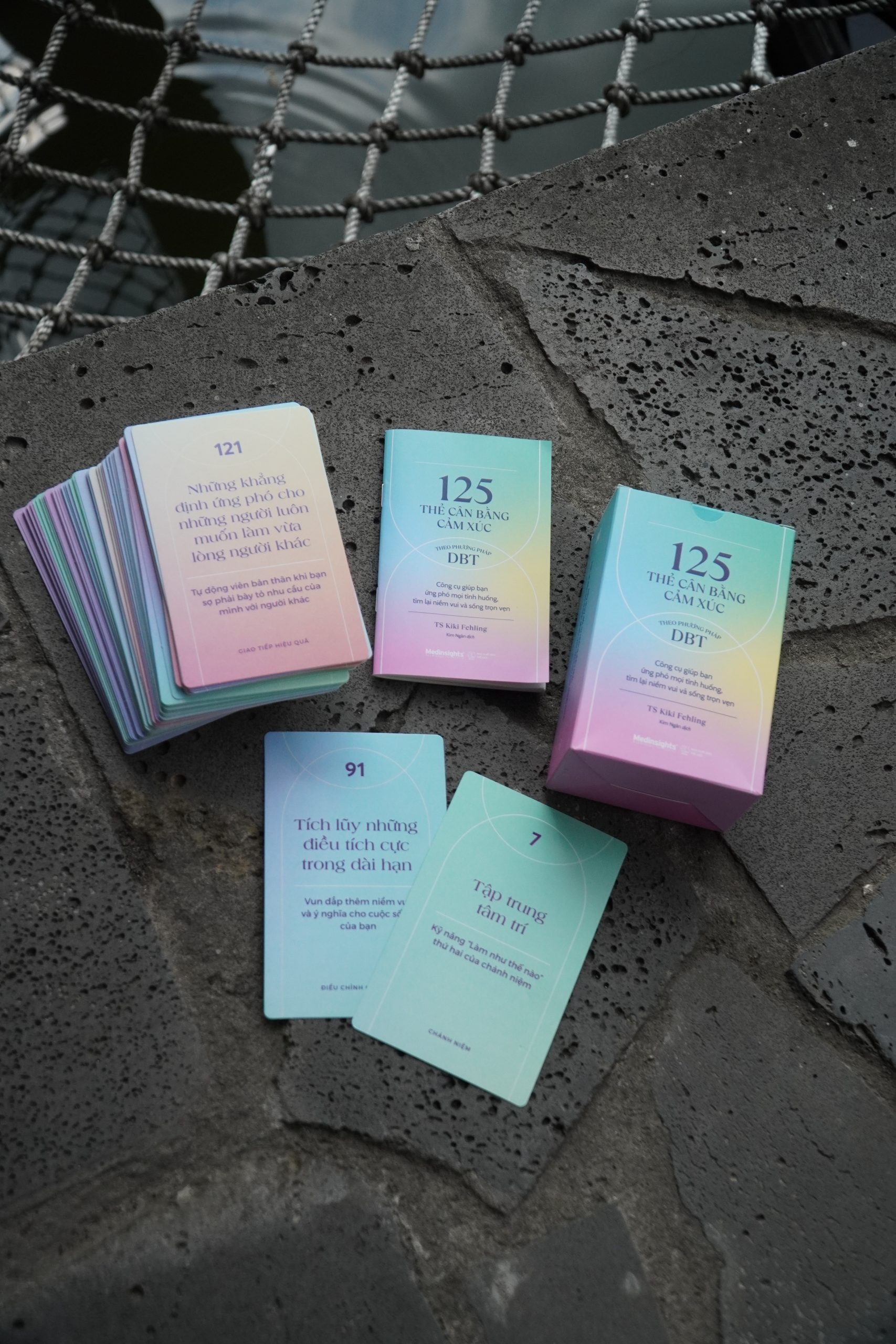 Bộ Flash Card - 125 Thẻ Cân Bằng Cảm Xúc Theo Phương Pháp DBT - Công Cụ Giúp Bạn Ứng Phó Mọi Tình Huống, Tìm Lại Niềm Vui Và Sống Trọn Vẹn - Ảnh 3
